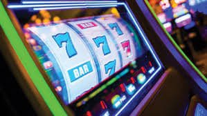 Giao diện trò chơi slot online và live casino tại sảnh game wynn09